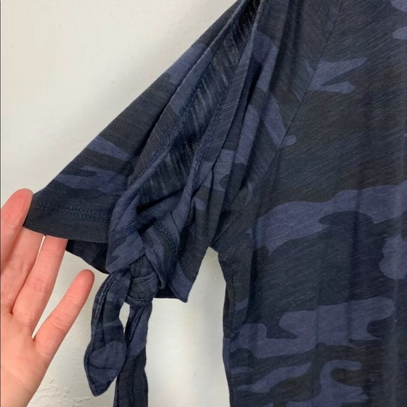 Sanctuary Camo Top Blouse Cold Shoulder Medium - Picture 3 of 5